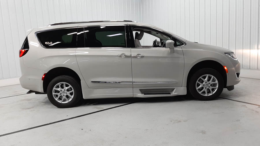 Used 2020 Chrysler Pacifica Touring L with VIN 2C4RC1BG9LR287458 for sale in Savage, Minnesota