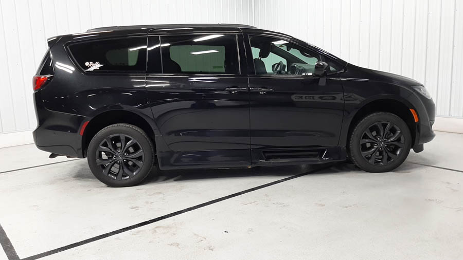 Used 2018 Chrysler Pacifica Touring L Plus with VIN 2C4RC1EG7JR350484 for sale in Savage, Minnesota