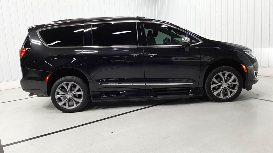 Used 2020 Chrysler Pacifica Limited with VIN 2C4RC1GG3LR149780 for sale in Savage, Minnesota