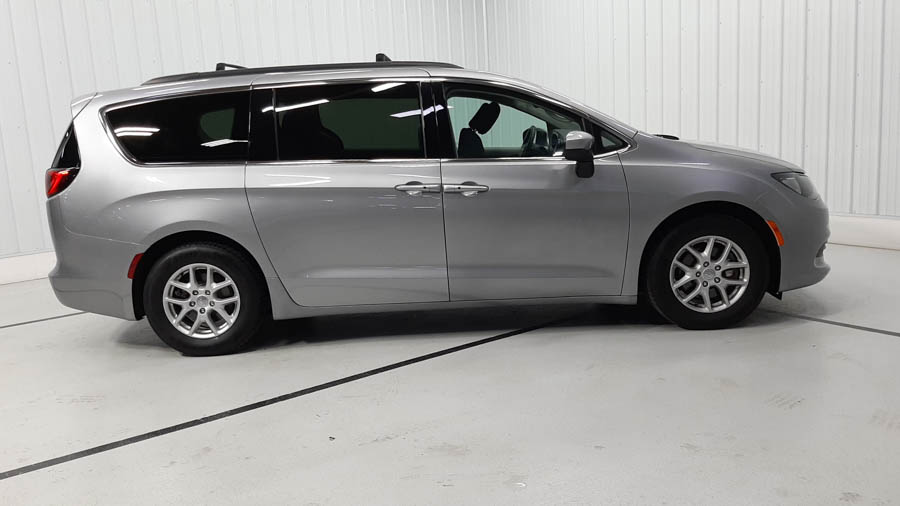 Used 2017 Chrysler Pacifica Touring with VIN 2C4RC1DG5HR695167 for sale in Savage, Minnesota