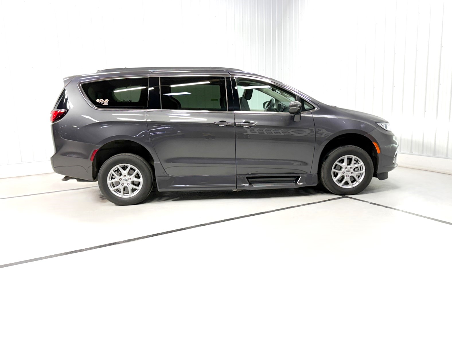 Used 2022 Chrysler Pacifica Touring L with VIN 2C4RC1BG9NR159773 for sale in Savage, Minnesota