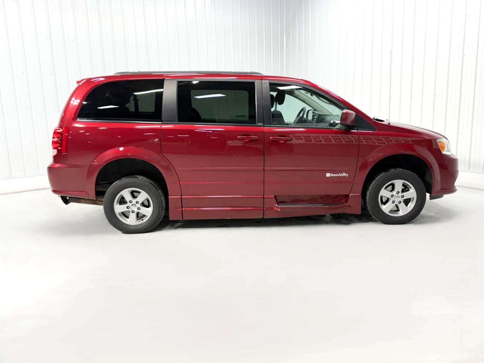 Used 2011 Dodge Grand Caravan Mainstreet with VIN 2D4RN3DG4BR678134 for sale in Savage, MN