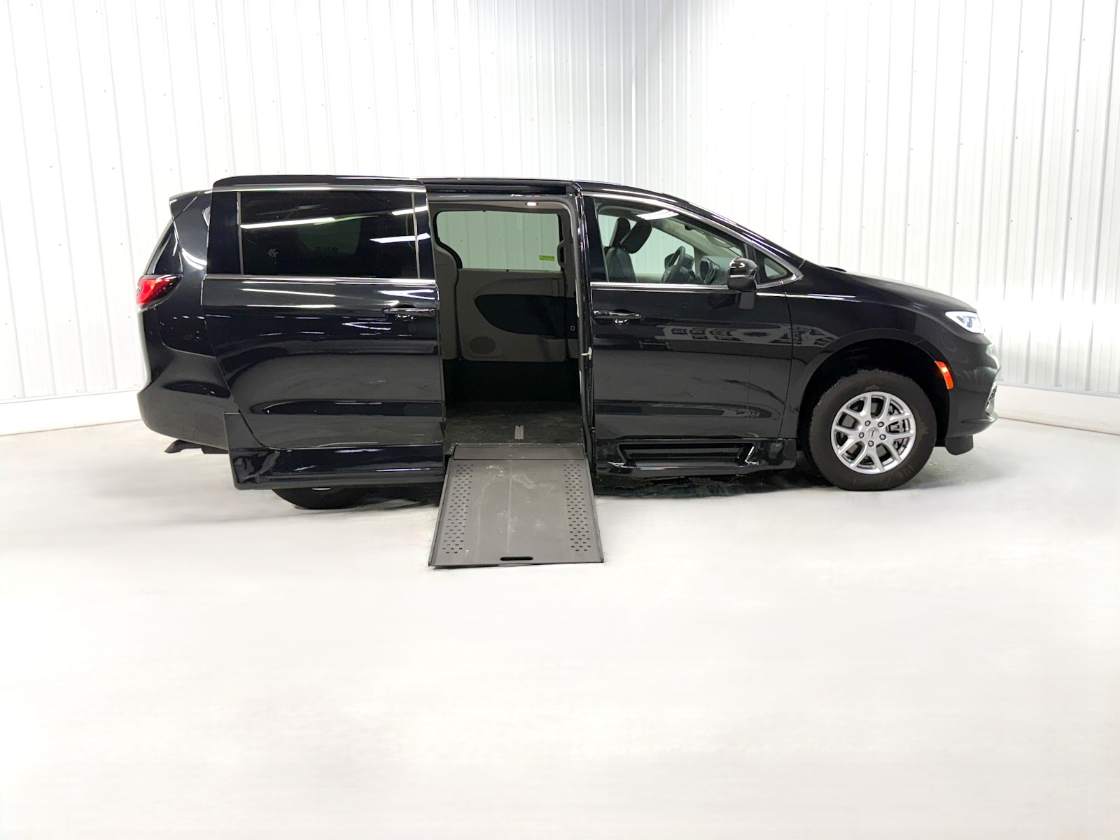 CHRYSLER PACIFICA TOURING L