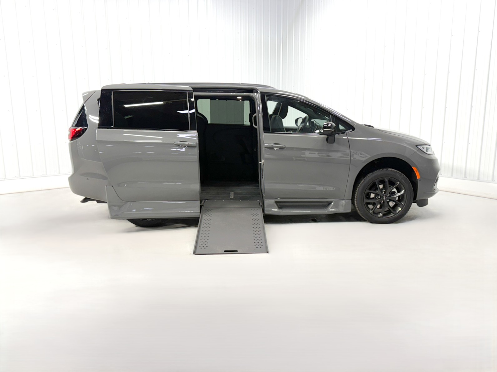 CHRYSLER PACIFICA LTD