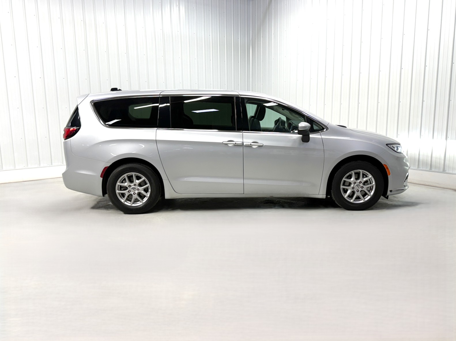 Used 2023 Chrysler Pacifica Touring L with VIN 2C4RC1BG5PR568565 for sale in Savage, Minnesota