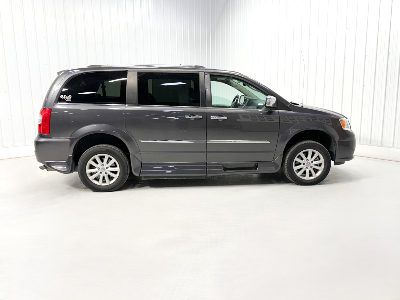 Used 2015 Chrysler Town & Country Limited Platinum with VIN 2C4RC1GG3FR674312 for sale in Savage, Minnesota