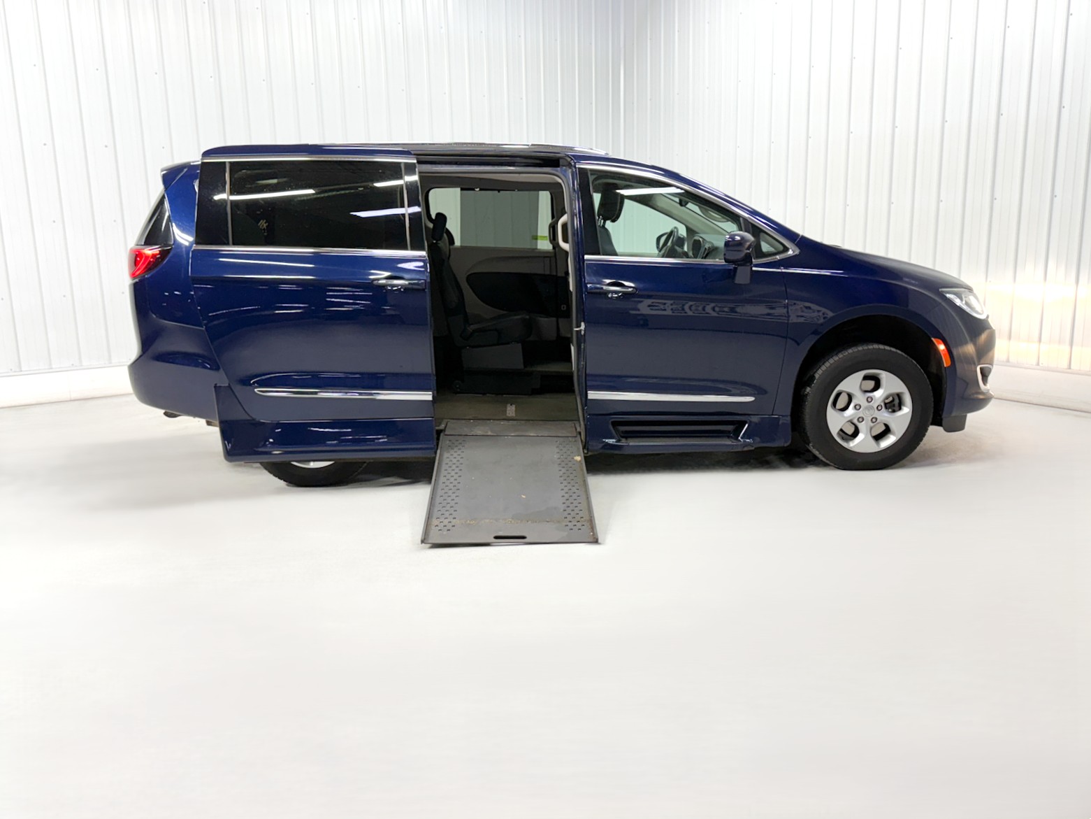 CHRYSLER PACIFICA TOURING L+