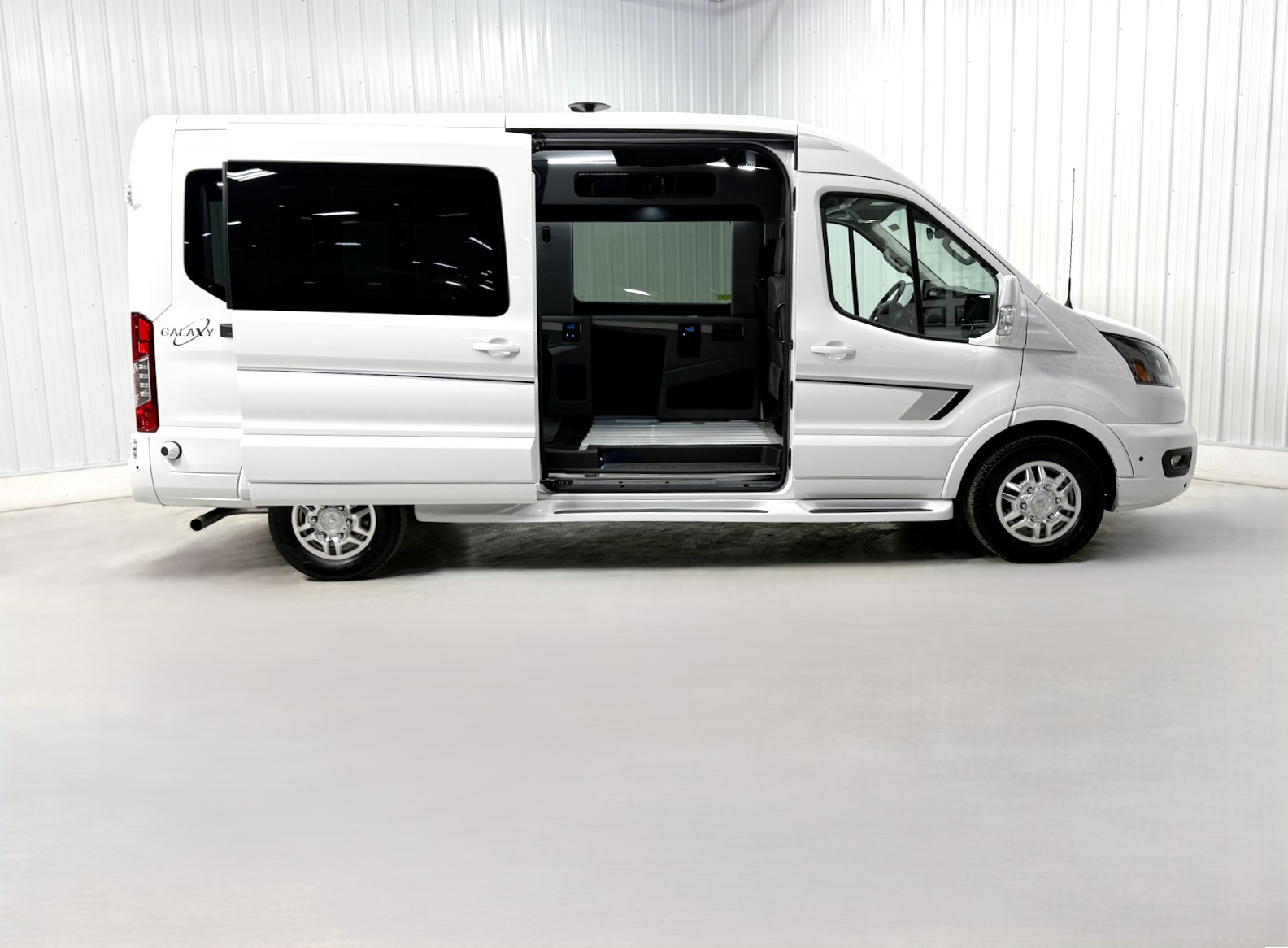 FORD TRANSIT 250 MR AWD